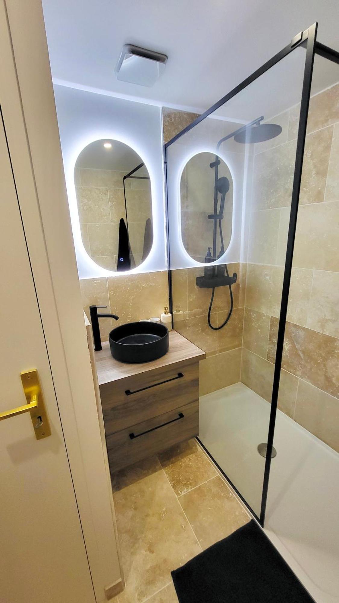 - La Suite Delos - Jacuzzi 2 Places - Centre Ville A Pied - Lit Queen Size - Parking Privee - Wifi - City Center Within Walking Distance - Quimper Exterior photo