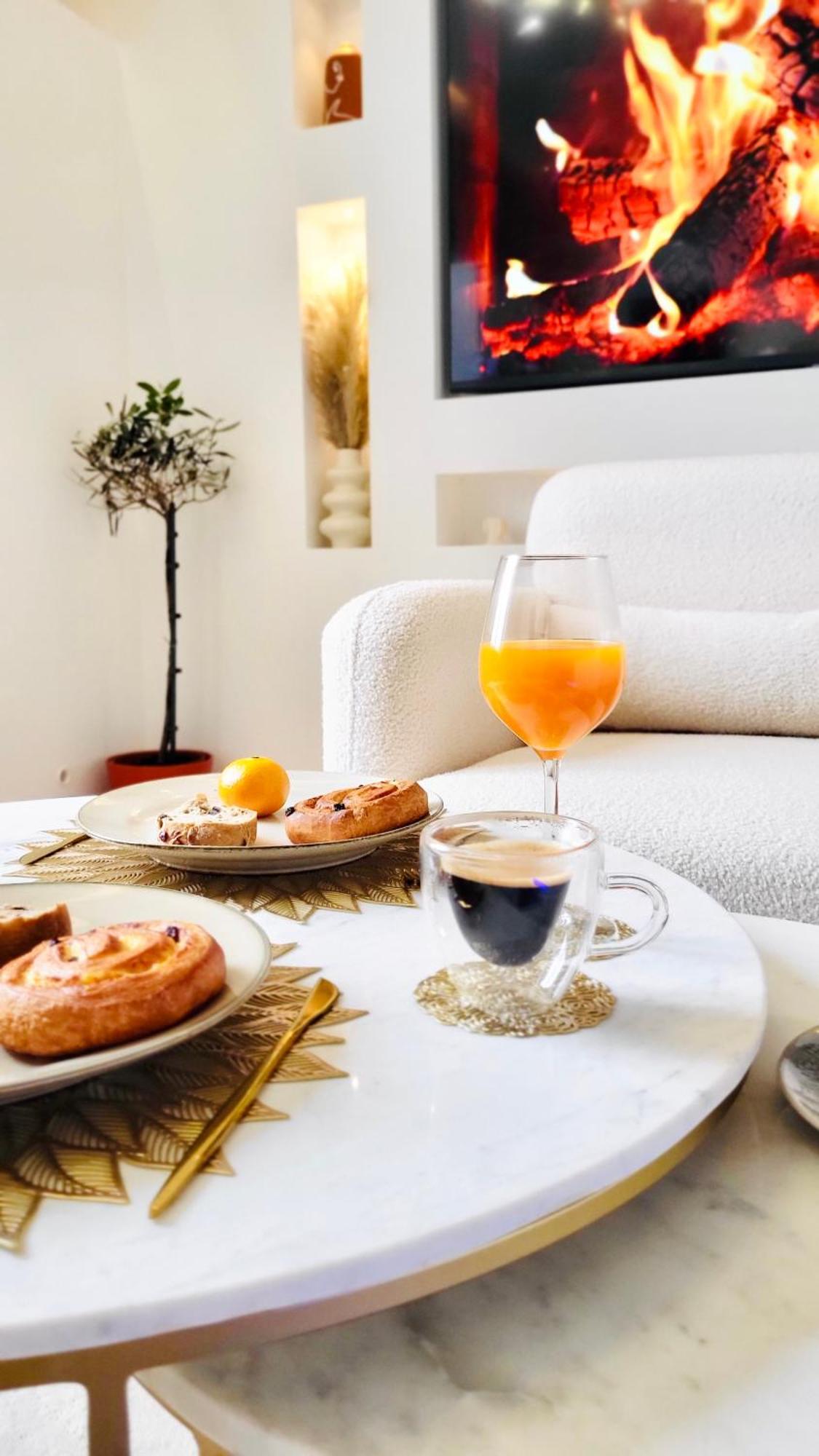 - La Suite Delos - Jacuzzi 2 Places - Centre Ville A Pied - Lit Queen Size - Parking Privee - Wifi - City Center Within Walking Distance - Quimper Exterior photo