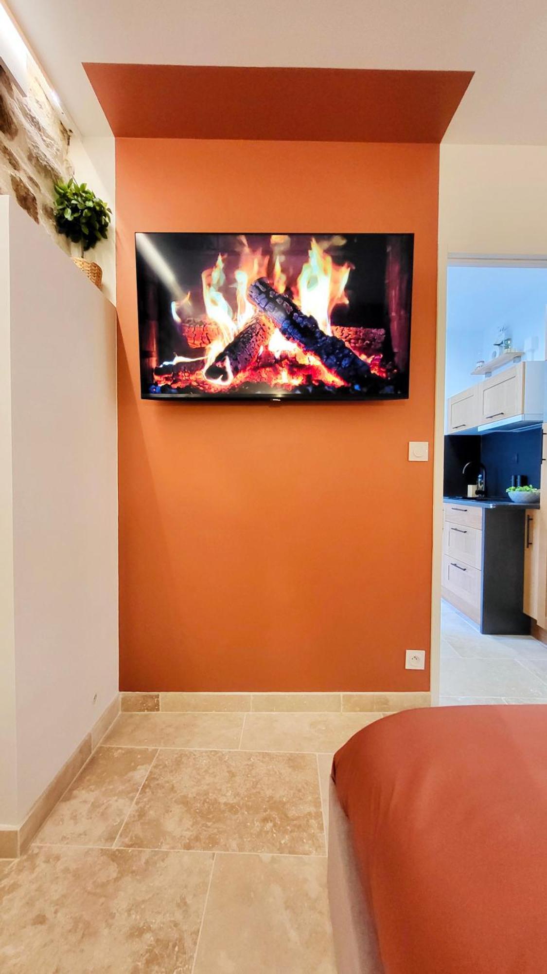 - La Suite Delos - Jacuzzi 2 Places - Centre Ville A Pied - Lit Queen Size - Parking Privee - Wifi - City Center Within Walking Distance - Quimper Exterior photo