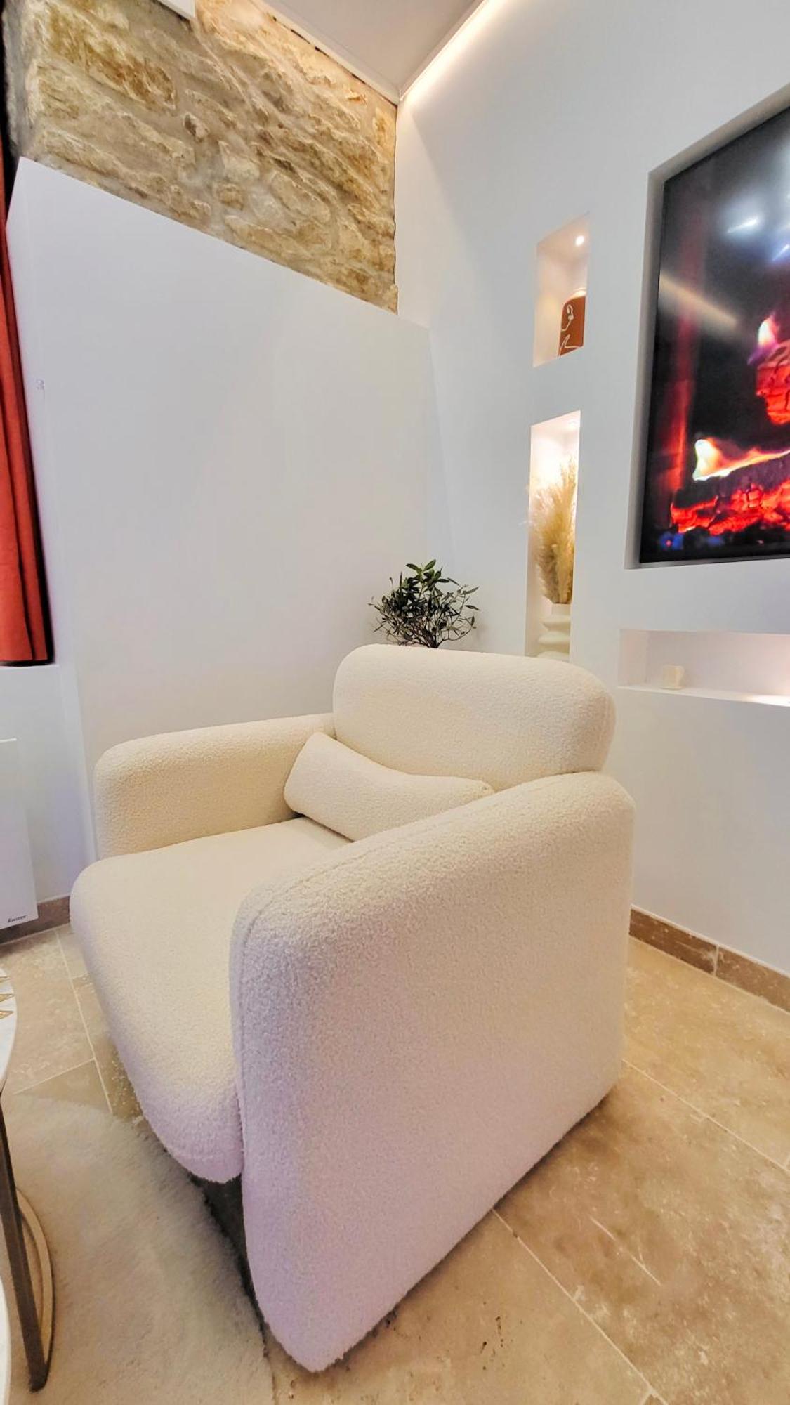 - La Suite Delos - Jacuzzi 2 Places - Centre Ville A Pied - Lit Queen Size - Parking Privee - Wifi - City Center Within Walking Distance - Quimper Exterior photo