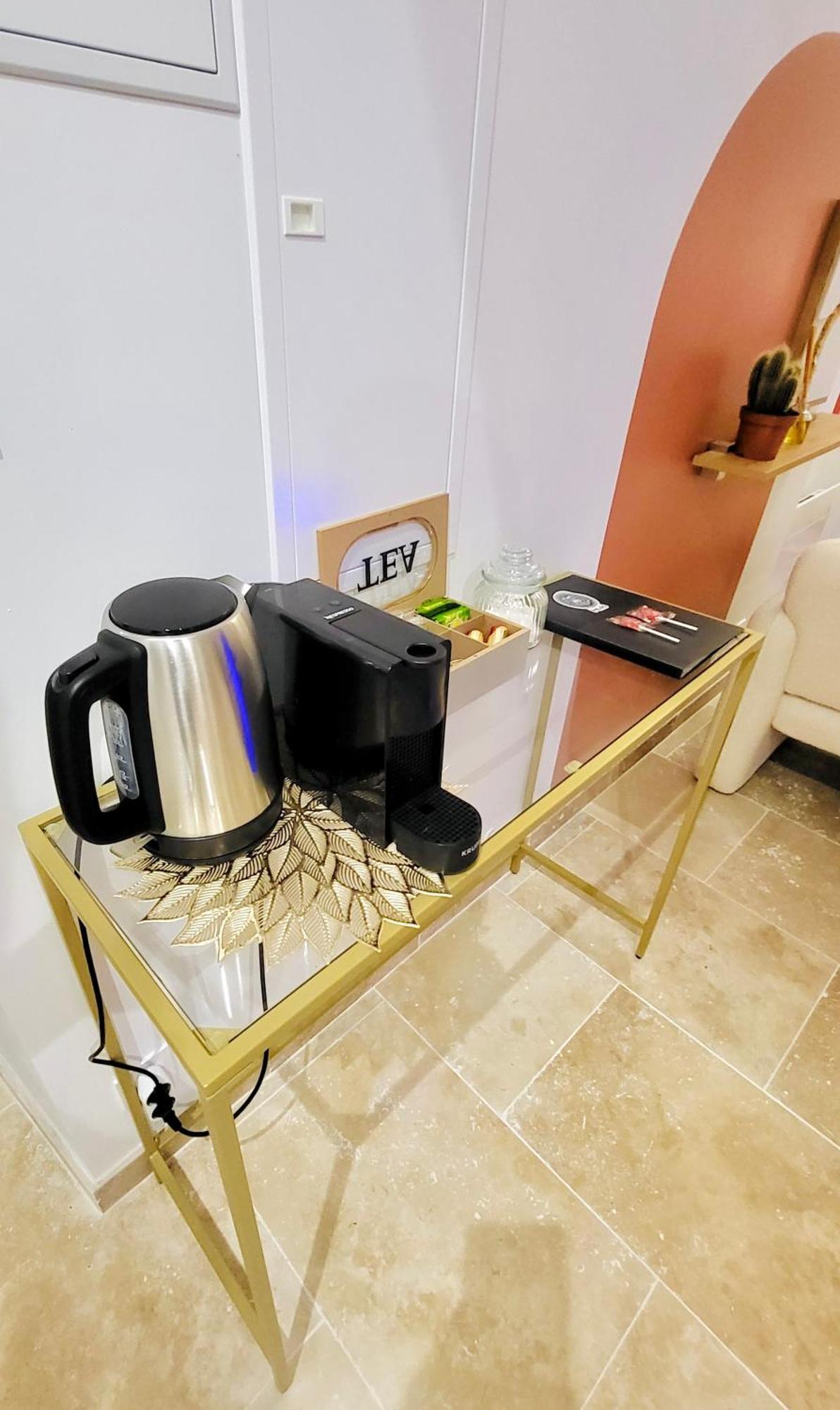 - La Suite Delos - Jacuzzi 2 Places - Centre Ville A Pied - Lit Queen Size - Parking Privee - Wifi - City Center Within Walking Distance - Quimper Exterior photo